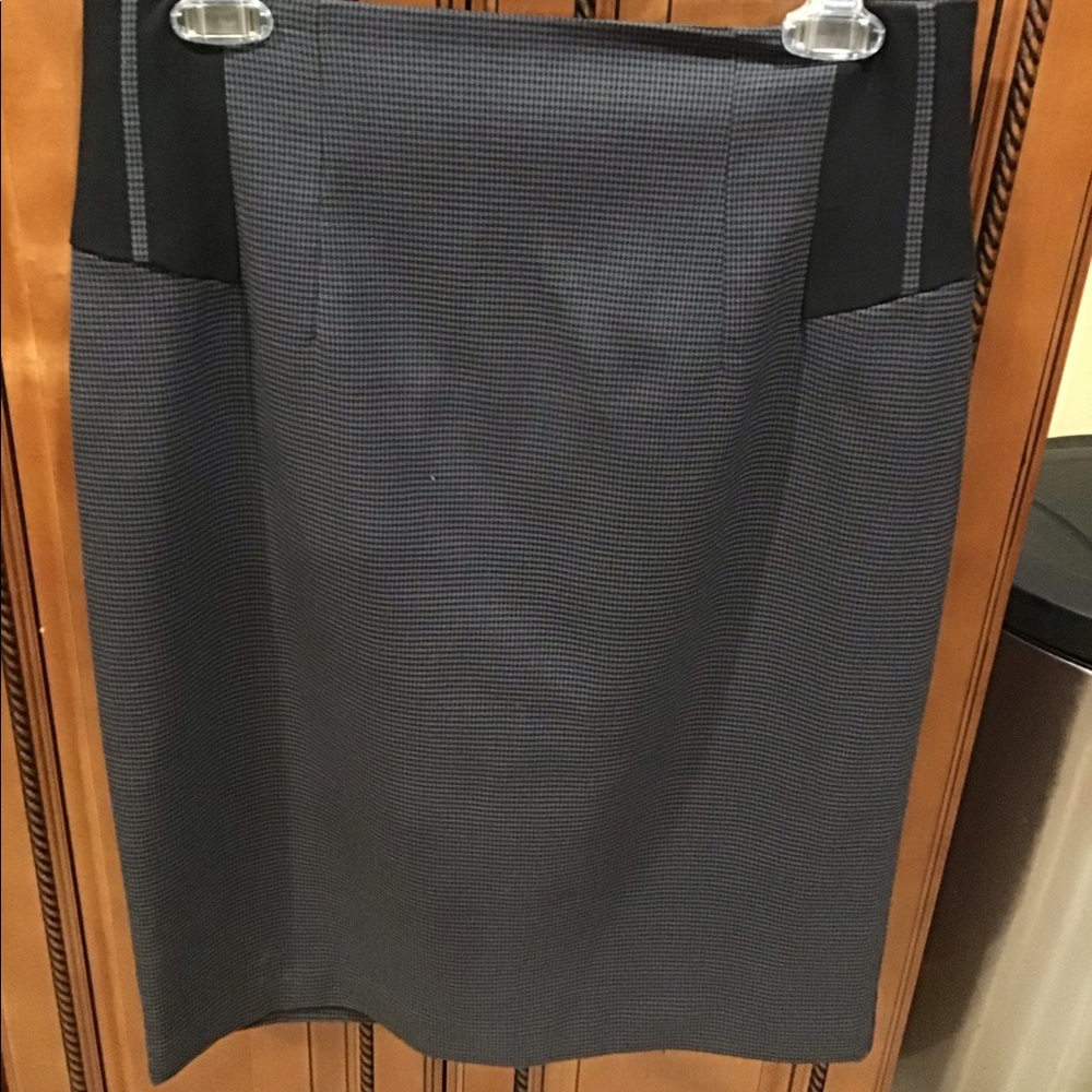 Worthington ladies pencil skirt 8 NWOT black  houndstooth knee length church